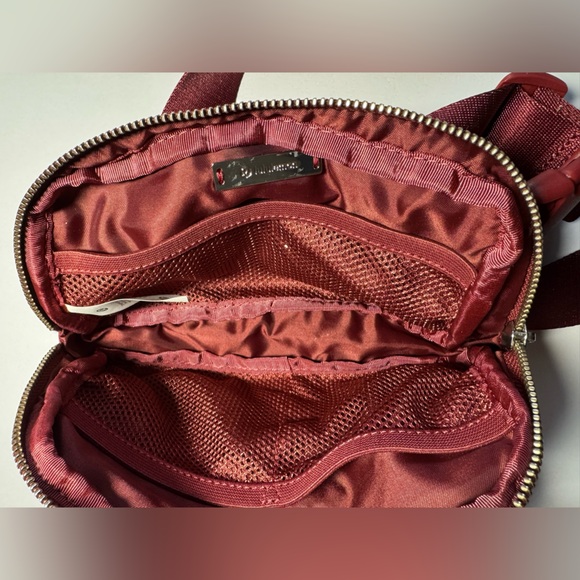 NWOT Lululemon Everywhere Belt Bag 1L Red Merlot Unisex - Picture 6 of 7